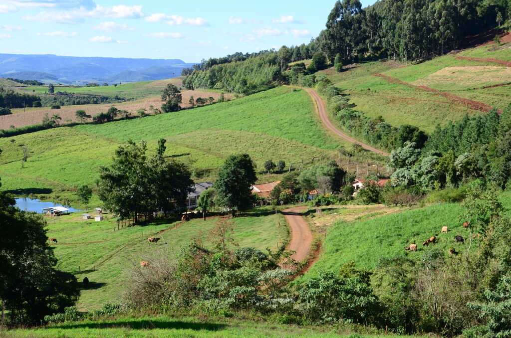Santa Catarina aprova R$ 12 milhões em crédito fundiário para 41 famílias de agricultores comprarem ou expandirem propriedades rurais