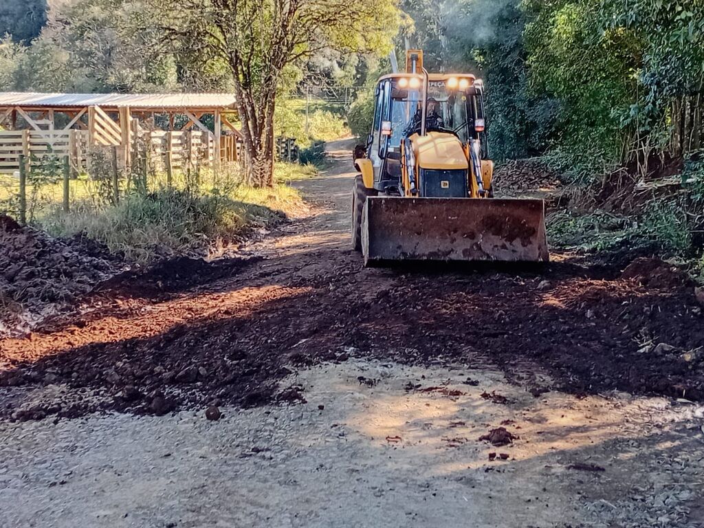 Secretaria de Obras e Urbanismo realiza manutenção de bueiros no interior de Campos Novos