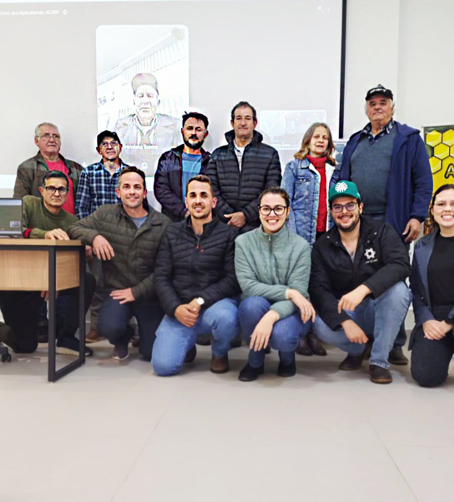 Núcleo dos Apicultores e Meliponicultores da ACIRP promove reunião estratégica com associação referência da apicultura de Quilombo/SC