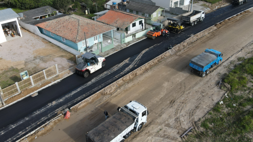 Prefeitura inicia pavimentação asfáltica em Imbituba