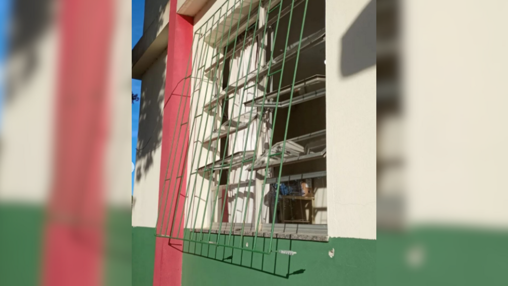 Criminosos invadem escola estadual e furtam mais de 20 notebooks em Imbituba