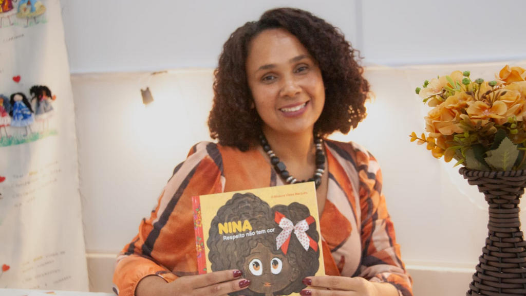 Professora lança livro infantil sobre respeito, identidade e representatividade em Imbituba