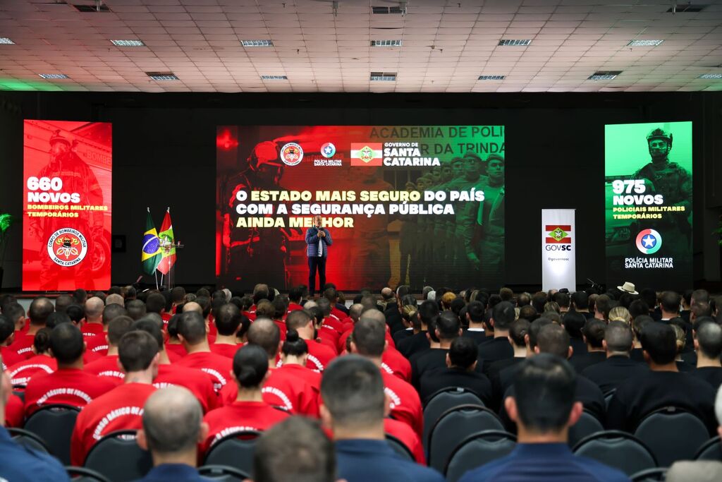 GOVERNO DO ESTADO ENTREGA 56 CAMINHÕES AO CORPO DE BOMBEIROS DE SC, NA MAIOR RENOVAÇÃO DE FROTA DA HISTÓRIA DA CORPORAÇÃO