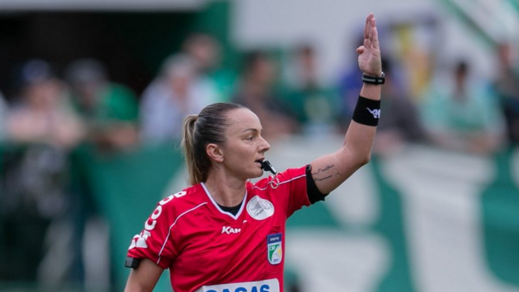 Árbitra catarinense é convocada para a Copa do Mundo Feminina Sub-20