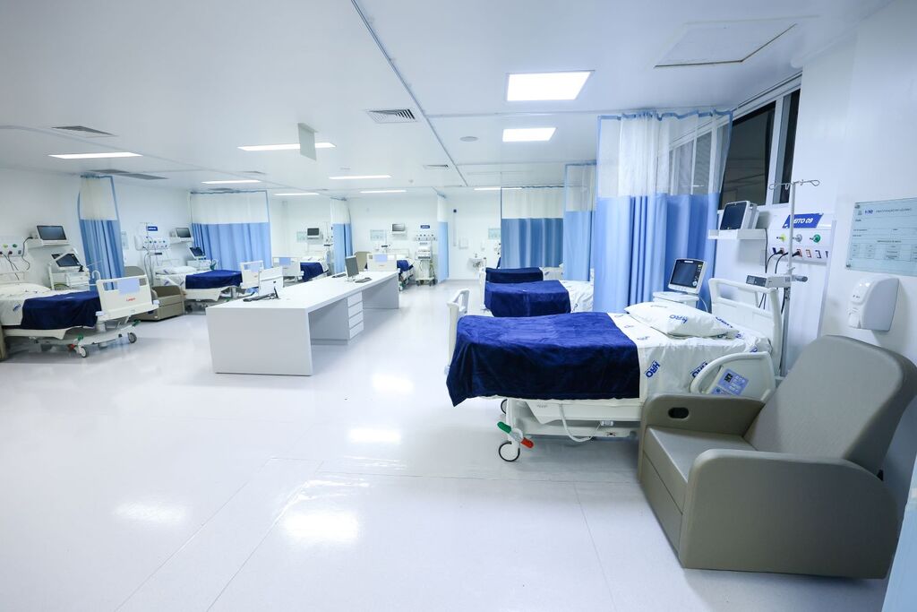 Entregues novos leitos de UTI, ampliação, ressonância magnética e cobertura do Hospital Regional do Oeste