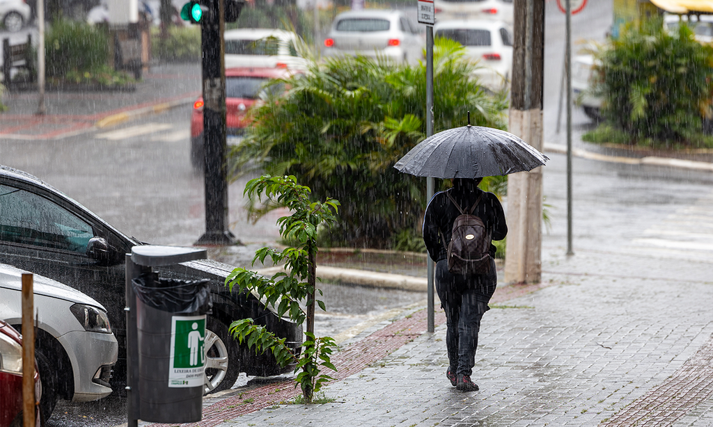 Semana de chuva forte em SC reflete tendência dos próximos meses