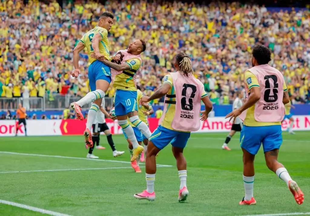 Brasil derrota Japão por 2 a 1 e avança às oitavas da Copa do Mundo
