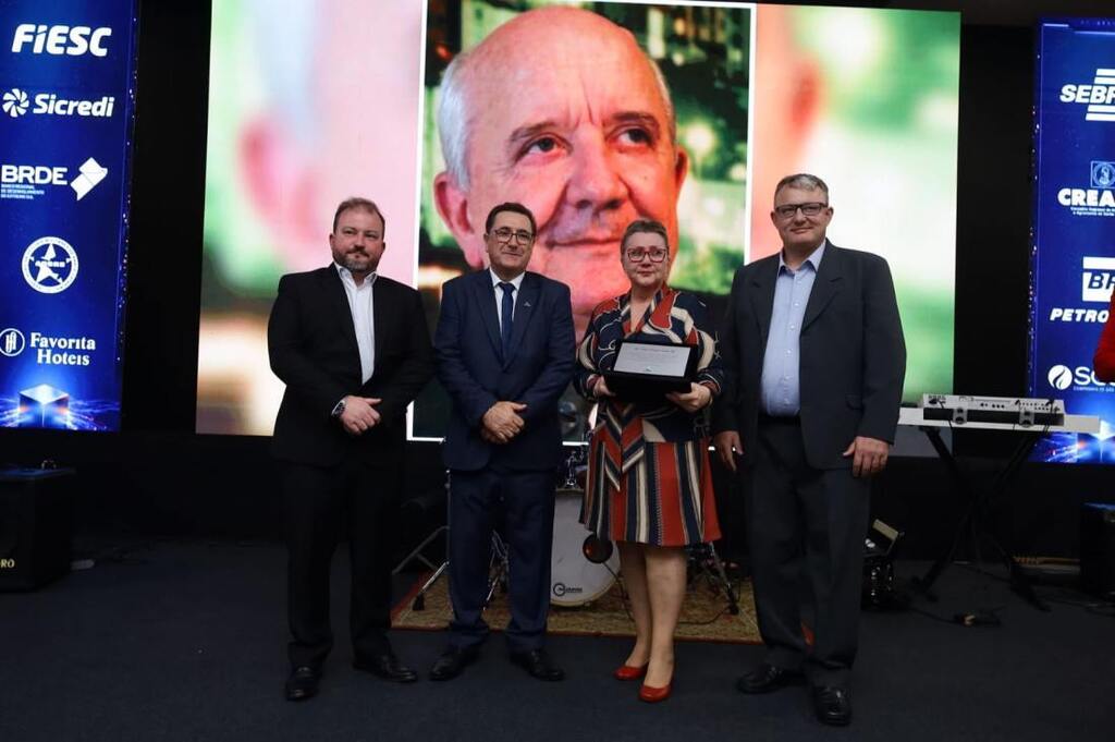 Adjori/SC presta homenagem ao legado de Miguel Ângelo Gobbi em solenidade de premiação