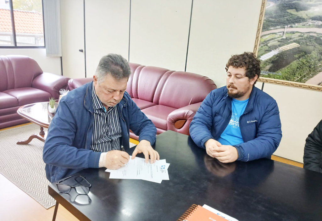 Prefeito Hilário Chiamolera assina Ordem de Serviço para construção de 12 moradias pelo Programa Casa Catarina em Lacerdópolis