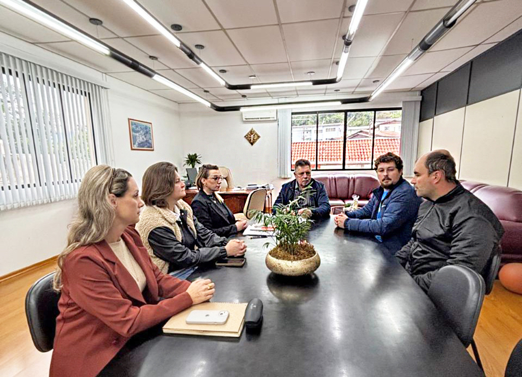 Prefeito Hilário Chiamolera assina Ordem de Serviço para construção de 12 moradias pelo Programa Casa Catarina em Lacerdópolis