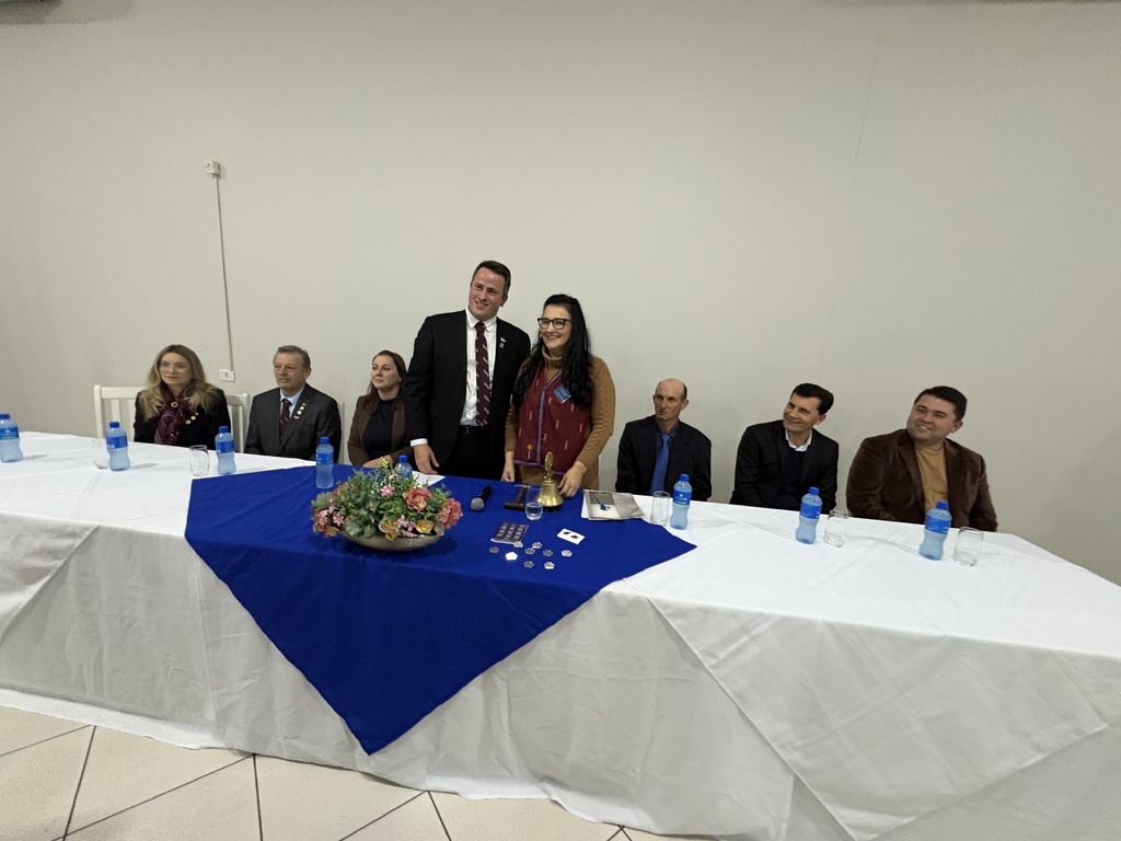 Rotary Club de Capinzal-Ouro empossa nova gestão 2026–2027 em cerimônia na AABB
