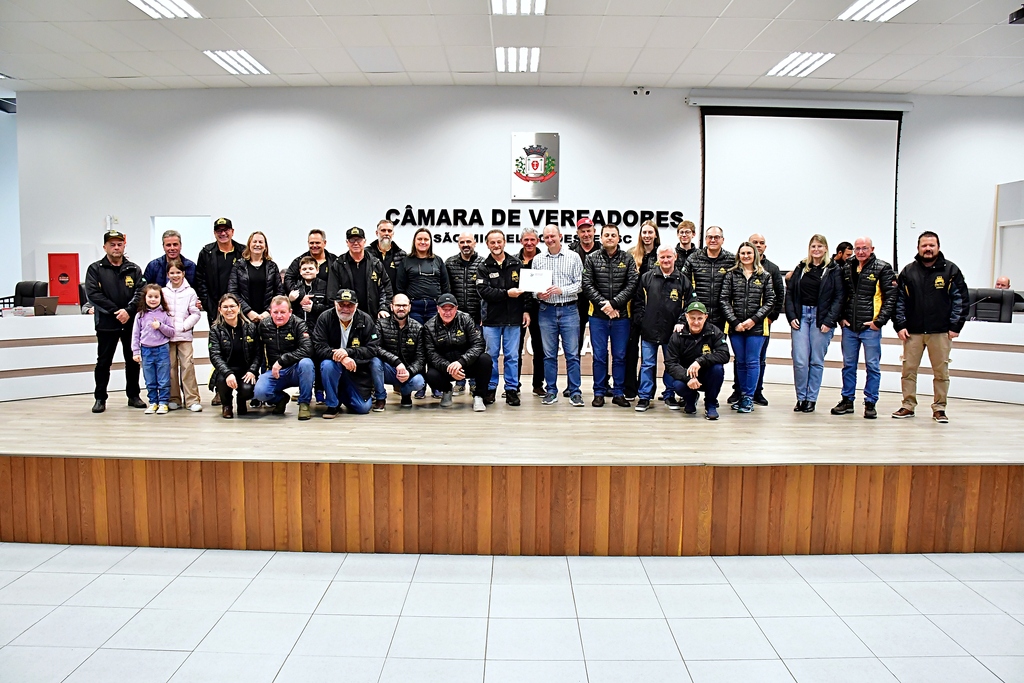 Vereador presta homenagem ao Jeep Clube pelos seus 30 anos de história