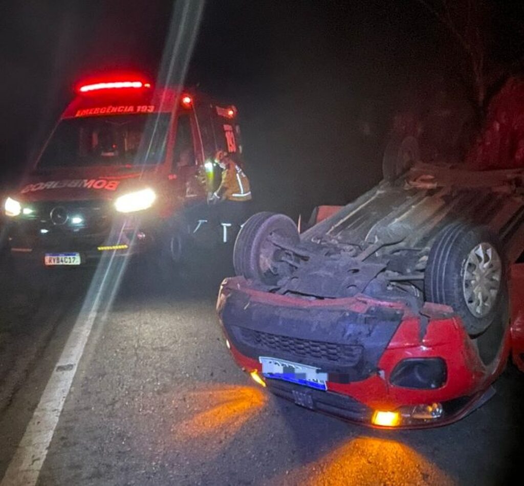Capotamento na BR-282 deixa jovem ferido em Erval Velho, na madrugada de domingo, dia 5