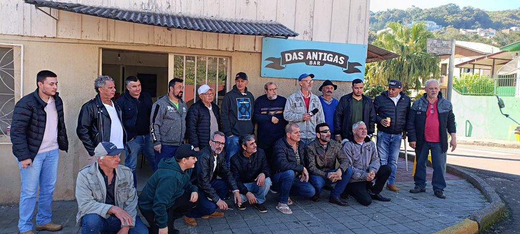 Almoço Especial Reúne Amigos e Celebra Aniversários no BAR DAS ANTIGAS