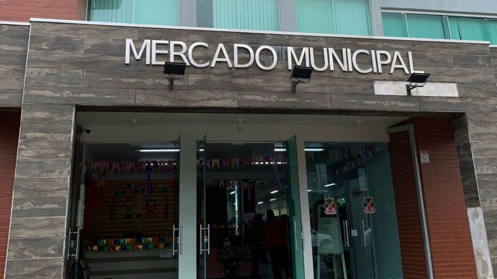 Mercado Público terá vacinação contra a gripe e troca de figurinhas da Copa no sábado