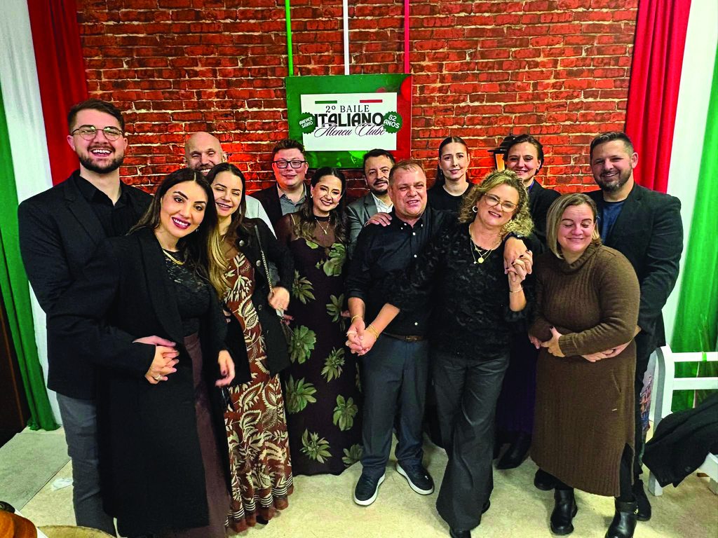 Ateneu Clube celebra 82 anos com baile, tradição italiana e casa cheia em Capinzal