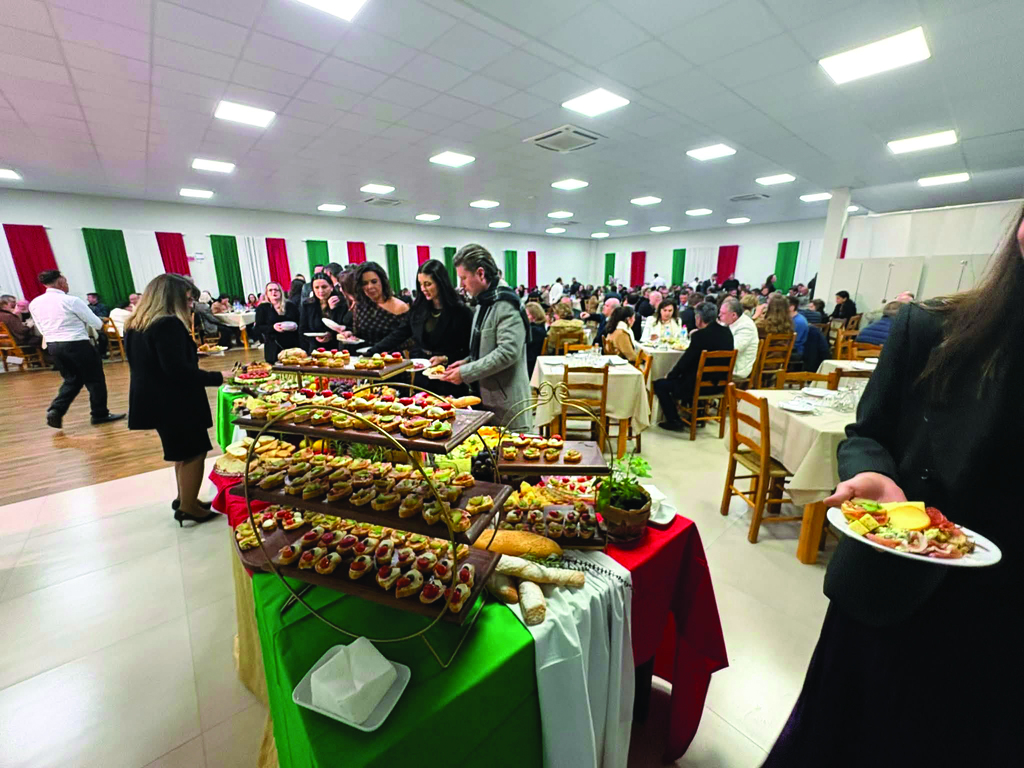 Ateneu Clube celebra 82 anos com baile, tradição italiana e casa cheia em Capinzal