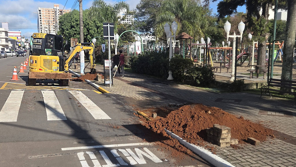 Prefeitura de Campos Novos inicia instalação de pórticos metálicos na Rua São João Batista