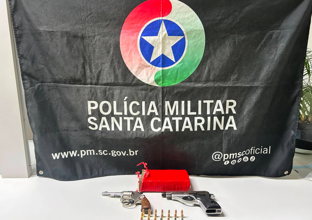 Armas de fogo, munições e entorpecentes são apreendidos em ocorrência