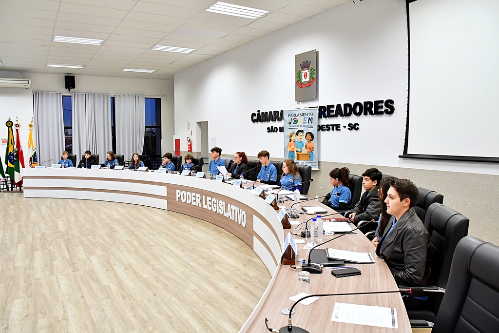 Sessão tem projeto aprovado e pedidos de passarela, pavimentação, semáforo e torneio esportivo