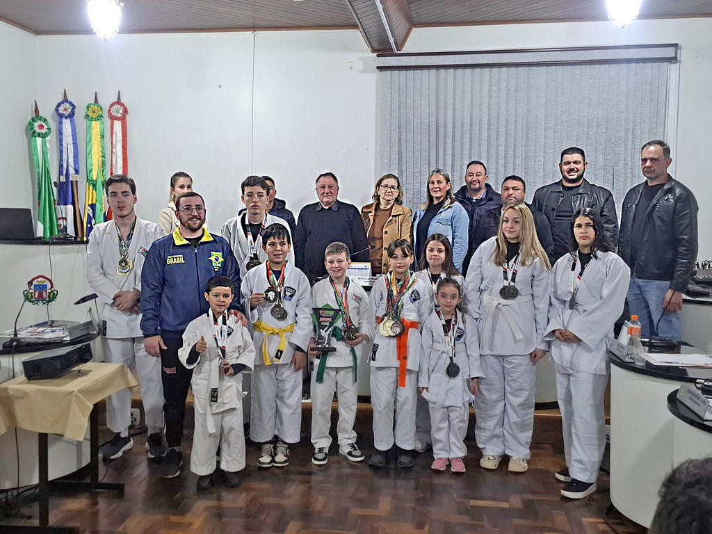 Câmera de Vereadores de Lacerdópolis apoiando a modalidade de Karatê