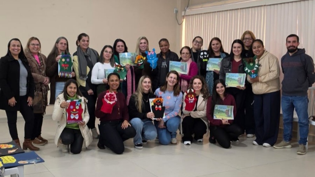 Professores de apoio participam de formação sobre desenvolvimento socioemocional na rede municipal