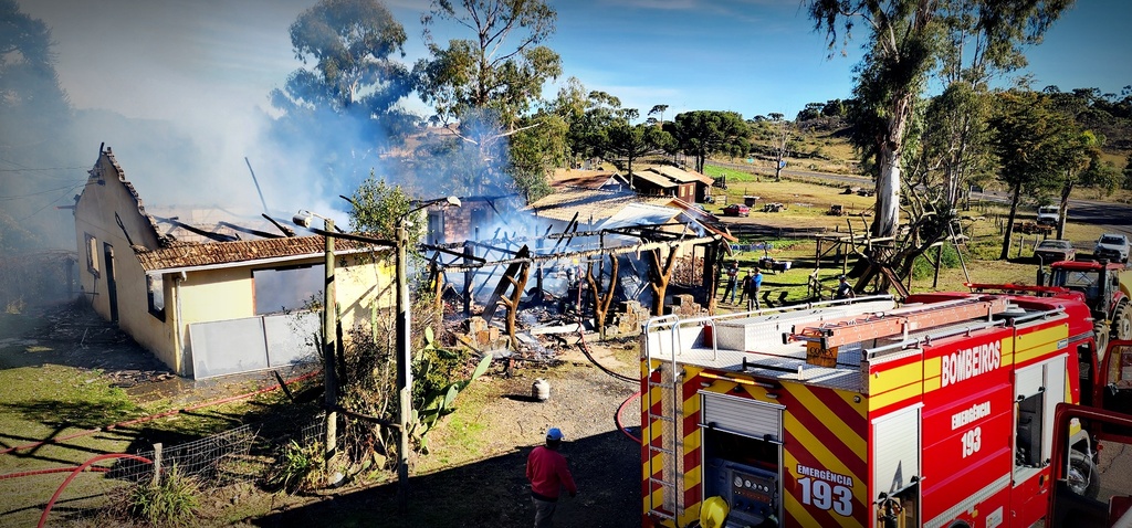 Incêndio destrói tradicional Café Serrano, referência da gastronomia típica de São Joaquim