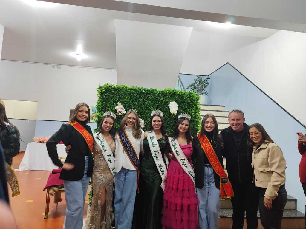 Realezas de Celso Ramos prestigiam escolha das soberanas da II Expo Anita