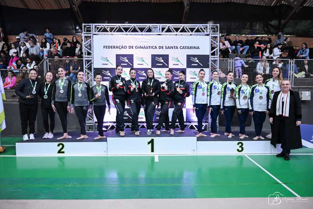 Joinville é vice-campeã do Estadual de Ginástica Rítmica com destaque para atletas da AGRDJ