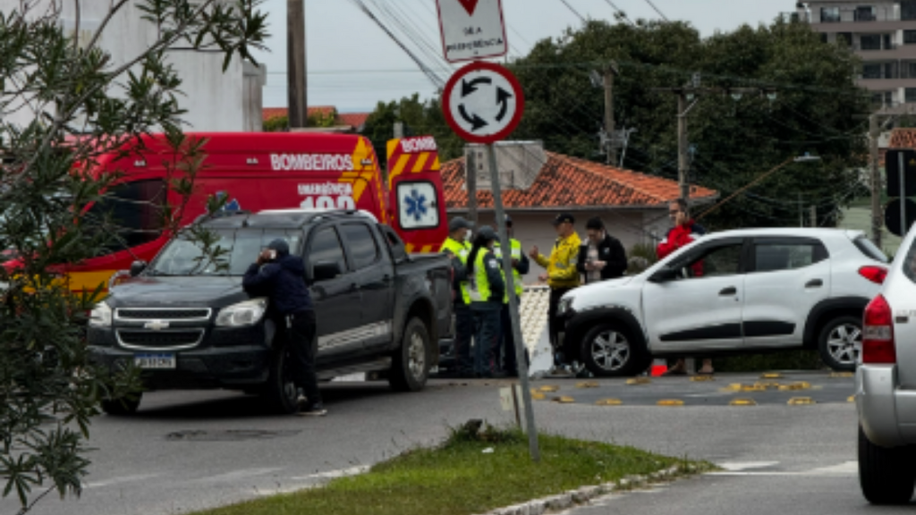 Motociclista fica ferido após acidente no Centro de Imbituba