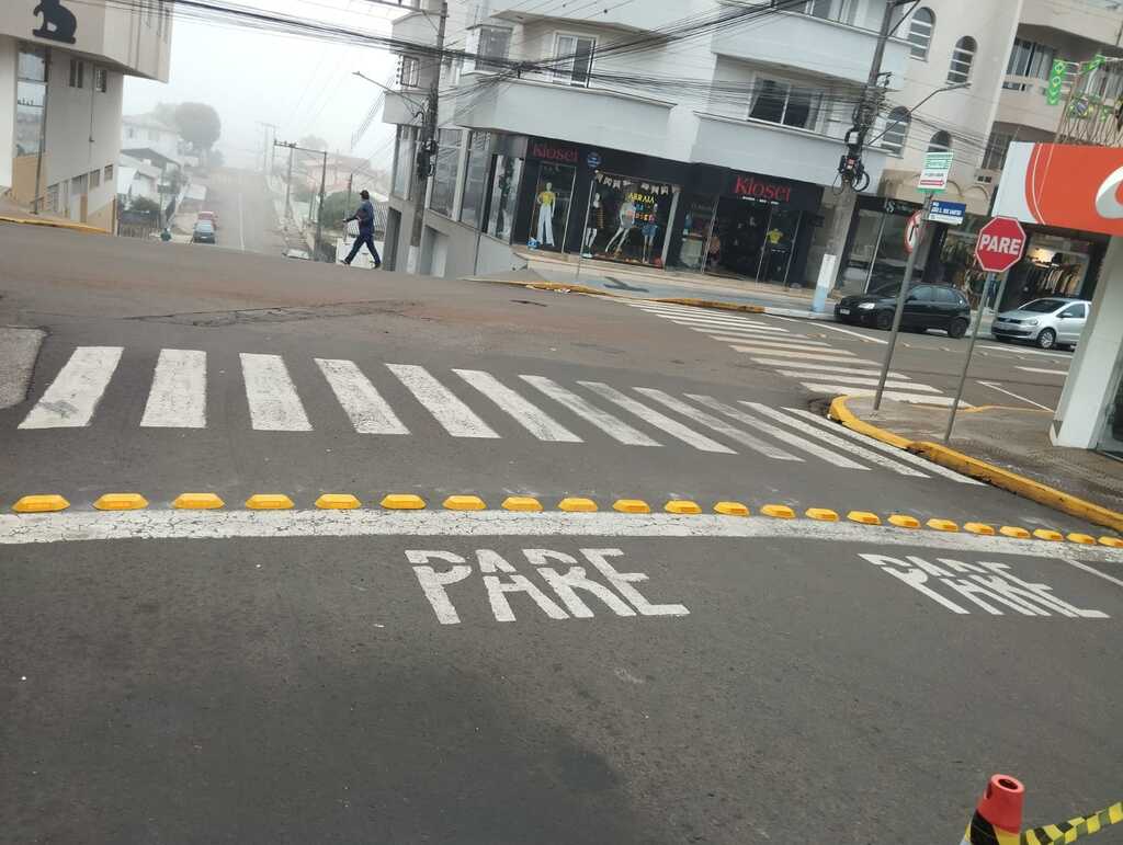 Cruzamento das ruas João Cordeiro dos Santos e Coronel Farrapo recebe nova sinalização