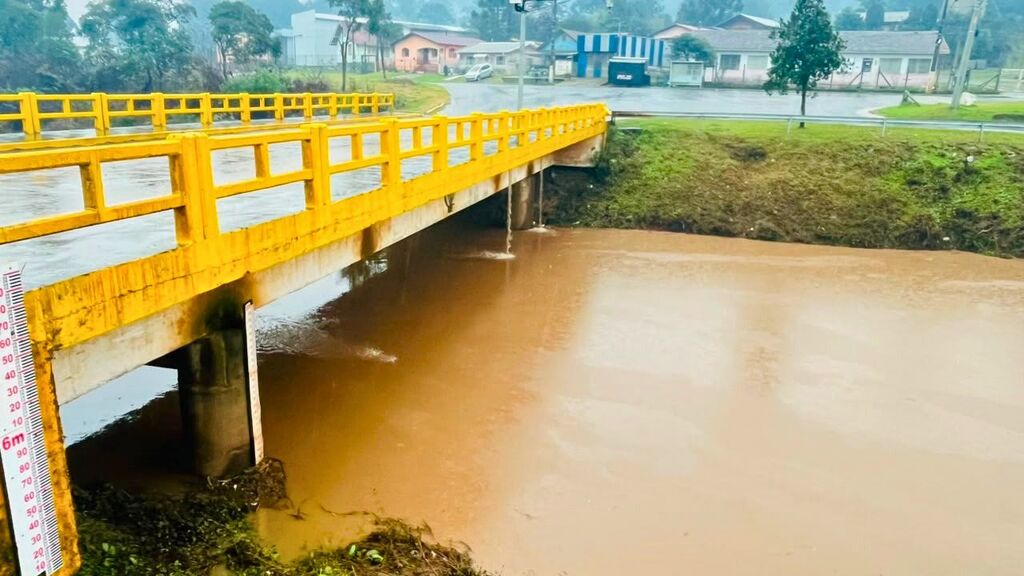 Defesa Civil atende 34 ocorrências em 17 bairros após fortes chuvas do fim de semana