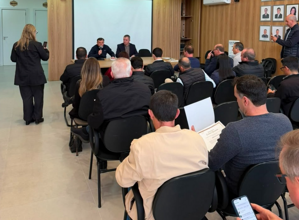 SECRETÁRIO DE ESTADO DE DESENVOLVIMENTO ECONÔMICO DO RS, LEANDRO EVALDT, PARTICIPA DA ASSEMBLEIA GERAL DA AMLINORTE, EM SUA SEDE EM OSÓRIO