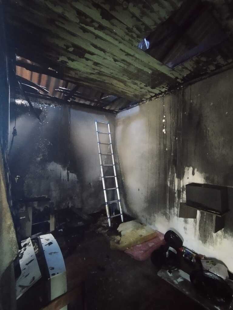 Incêndio atinge quarto de residência e é controlado pelos bombeiros em Saudades