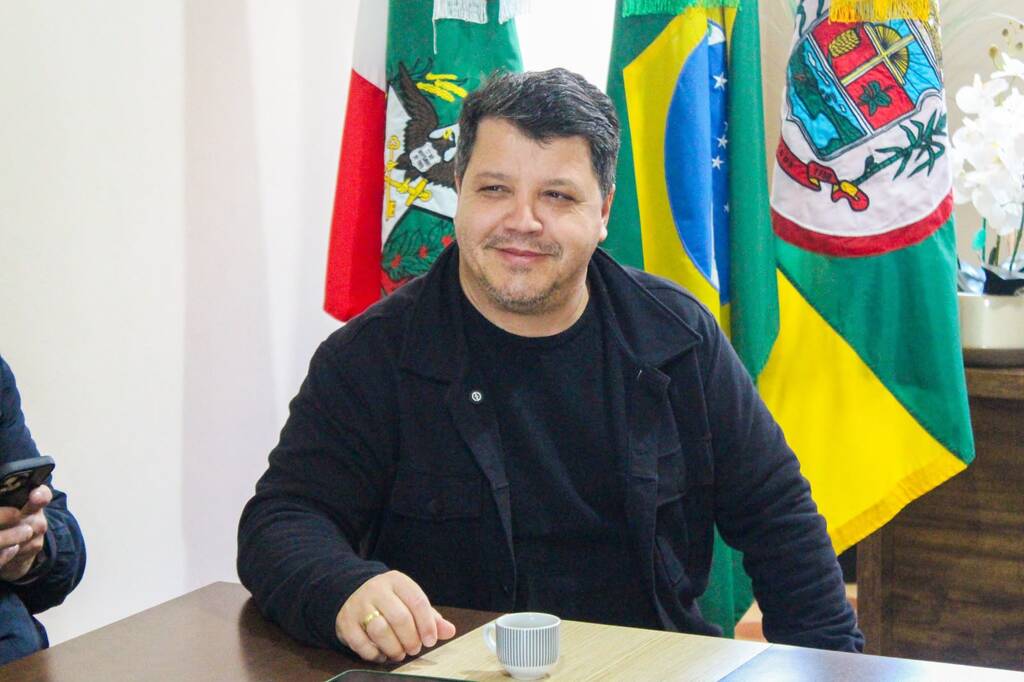 PREFEITURA DE PRAIA GRANDE ASSINA ORDEM DE SERVIÇO PARA RECONSTRUÇÃO DO CEI PEQUENO APRENDIZ