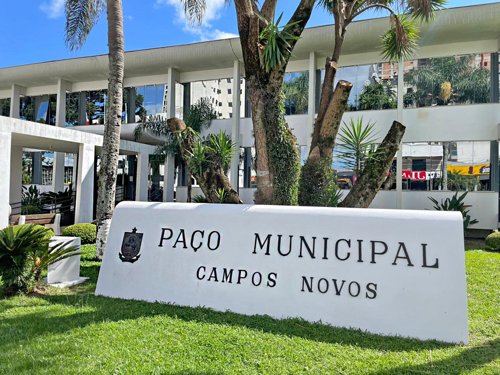 Prefeitura de Campos Novos antecipa primeira parcela do 13º salário dos servidores municipais