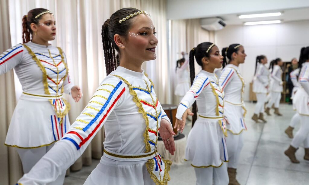 Com 50 apresentações, talentos de Joinville mostram a força da dança local no Festival