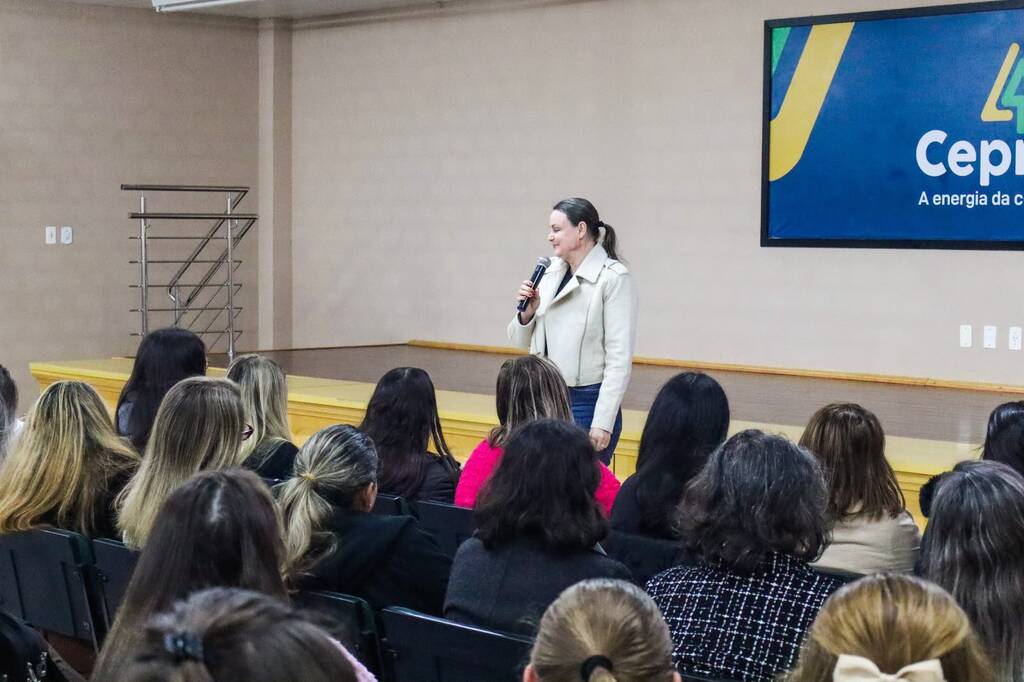 PROFISSIONAIS DA EDUCAÇÃO DE PRAIA GRANDE PARTICIPAM DE NOVO ENCONTRO DA FORMAÇÃO CONTINUADA EM EDUCAÇÃO ESPECIAL