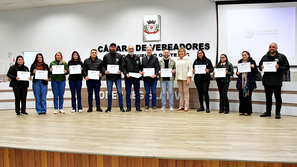Vereadora Silvia Kuhn homenageia agentes de combate às endemias pela atuação