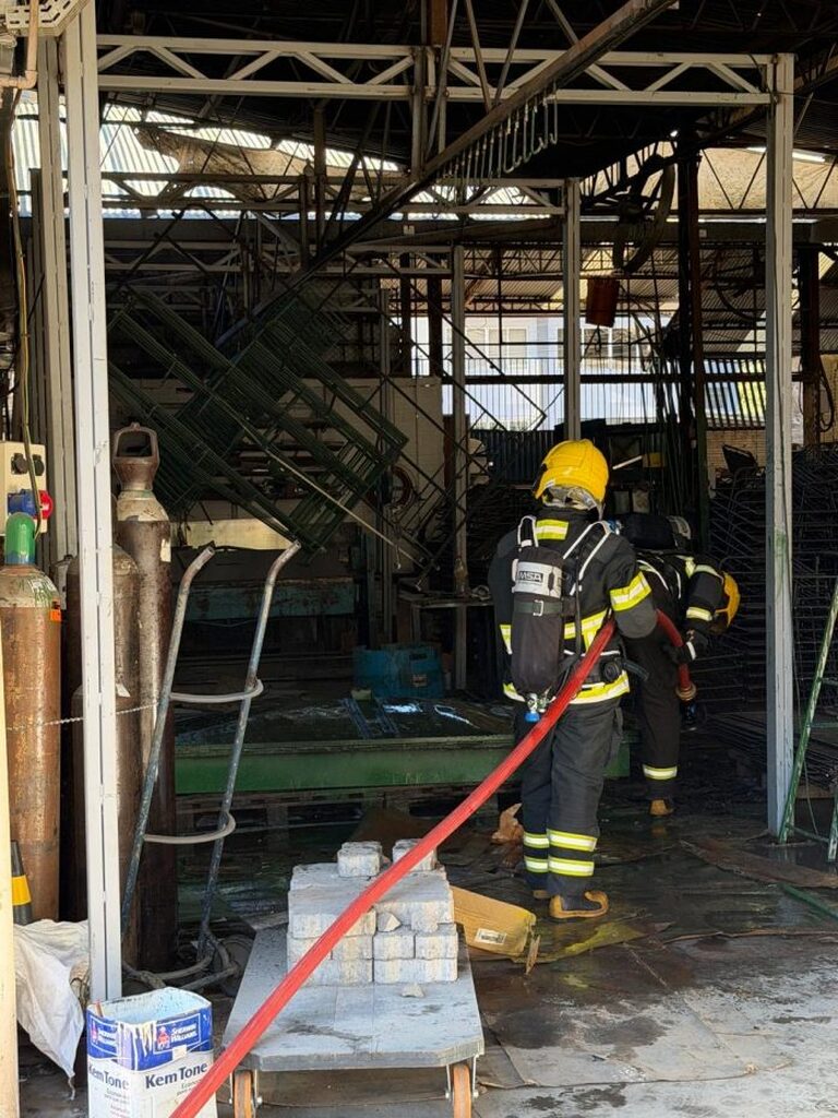 Incêndio em empresa é controlado por funcionários antes da chegada dos bombeiros em Seara