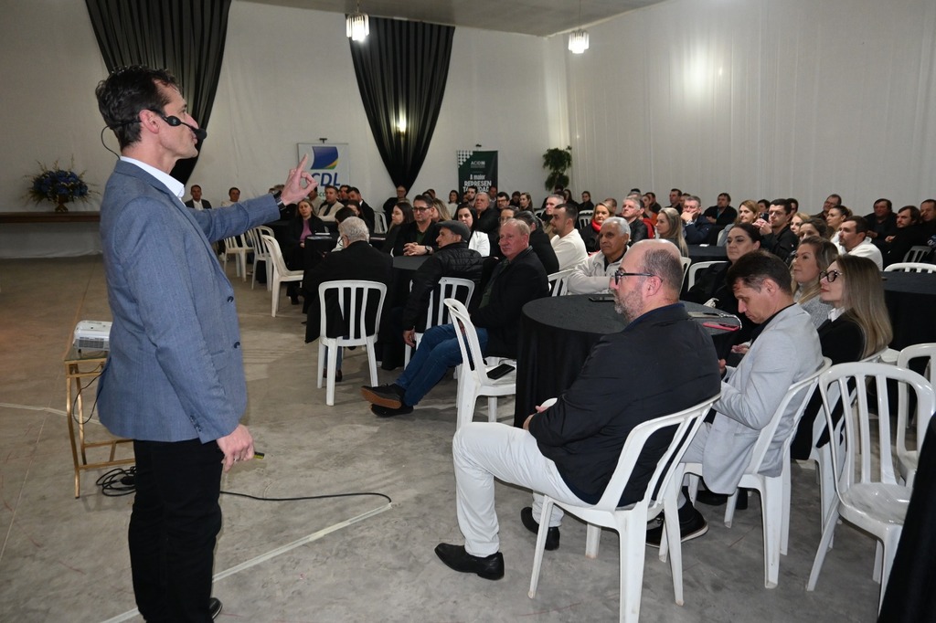 Mais de 130 participantes prestigiam edição do Café com Empresários