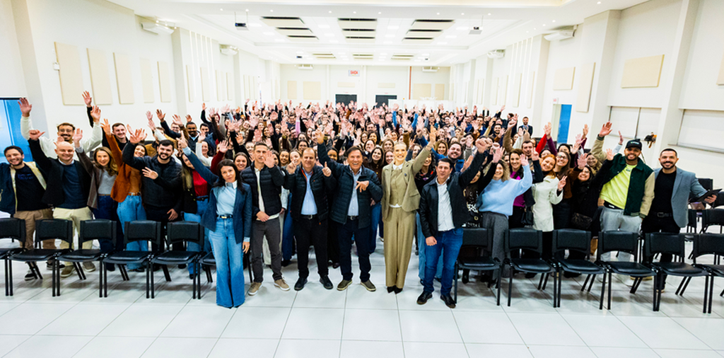 SICOOB CREDISULCA FORTALECE CULTURA  COOPERATIVISTA EM ENCONTRO DE COLABORADORES