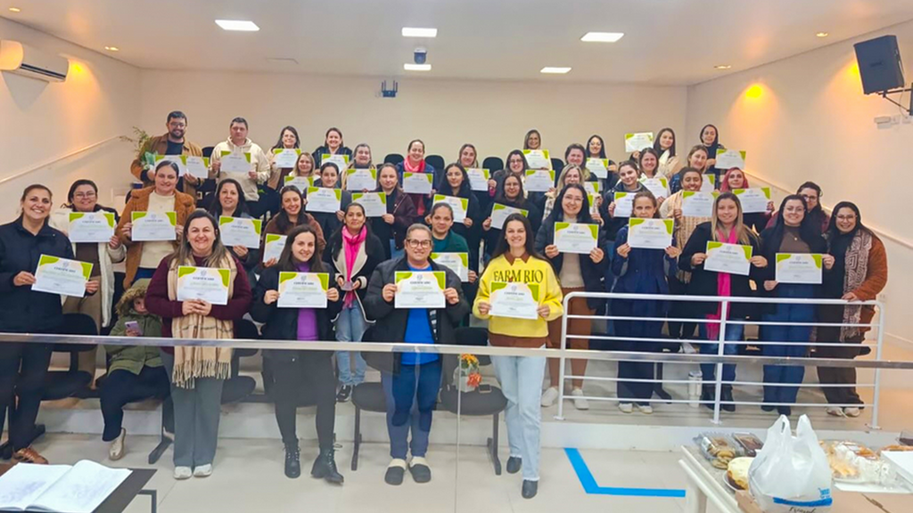SECRETARIA DE EDUCAÇÃO DE SÃO JOÃO DO SUL ENTREGA CERTIFICADO AOS FORMANDOS DO 1º MÓDULO DO CURSO DE BOAS PRÁTICAS DA EDUCAÇÃO ESPECIAL