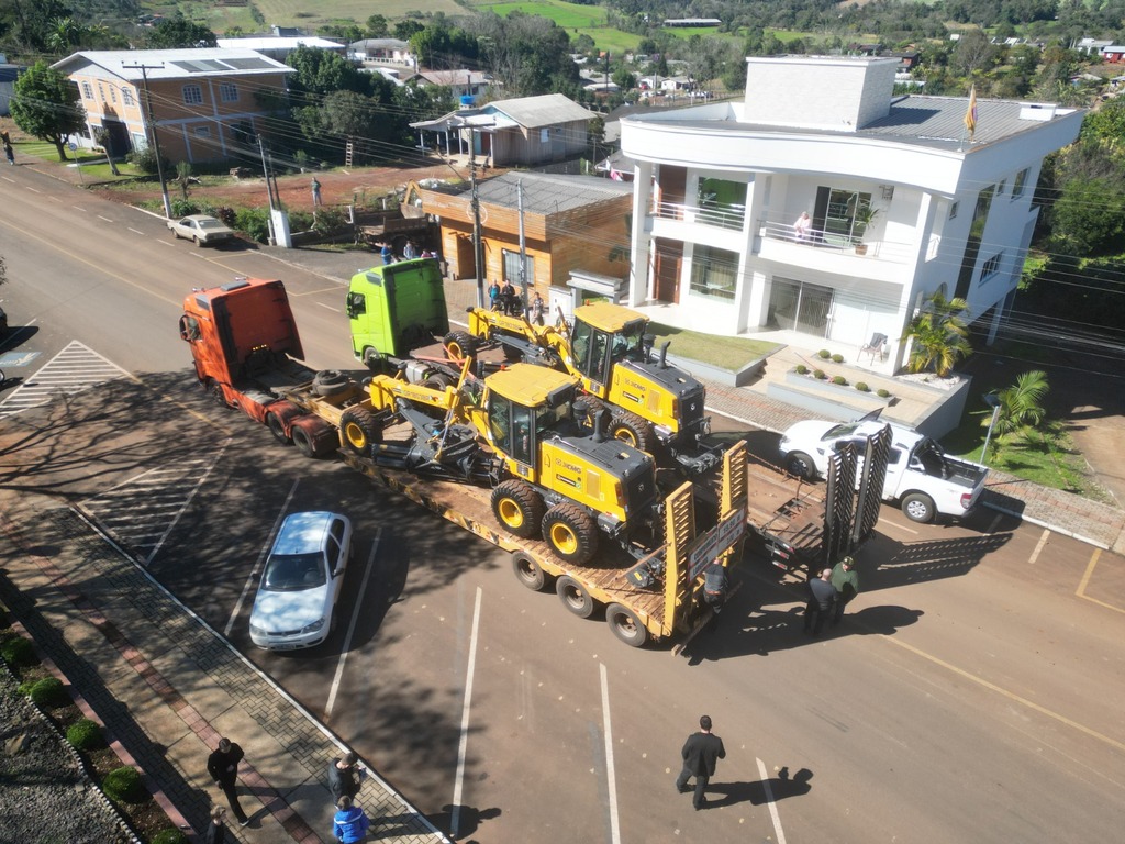 Investimento de R$ 1,2 milhão garante duas novas motoniveladoras para Sul Brasil