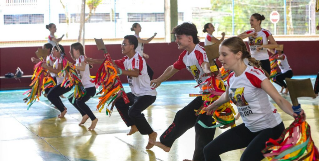 Doze vezes campeã, Escola Municipal Pedro Ivo Campos volta ao palco do Festival de Dança de Joinville