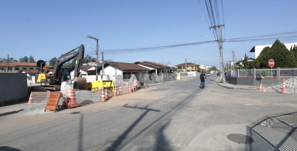 Obra de preparação do sistema viário da Ponte Joinville avança no bairro Boa Vista