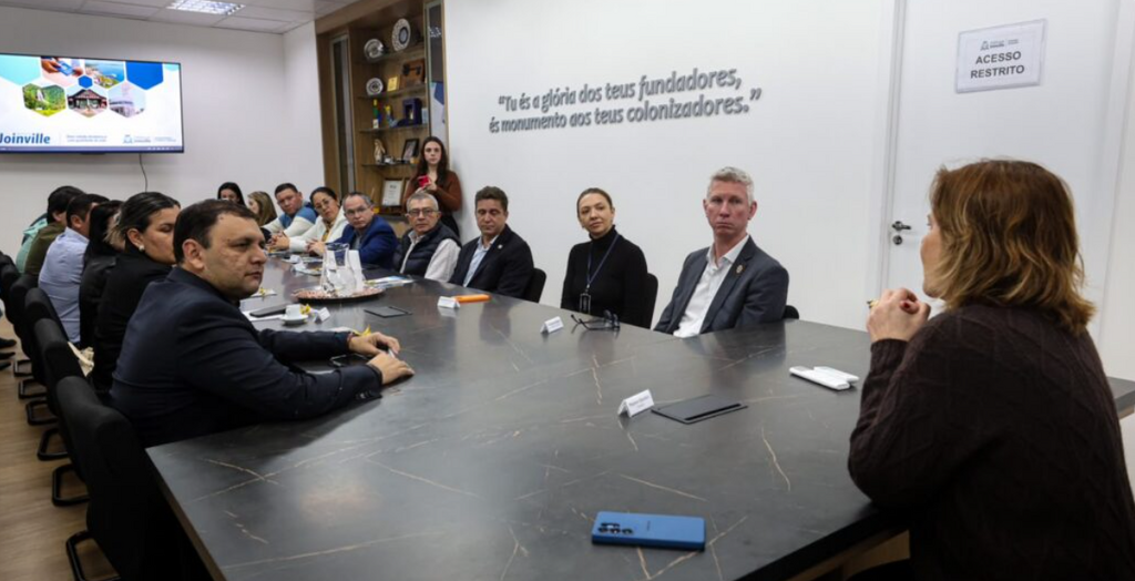 Prefeita Rejane Gambin recebe visita de delegação do Paraguai