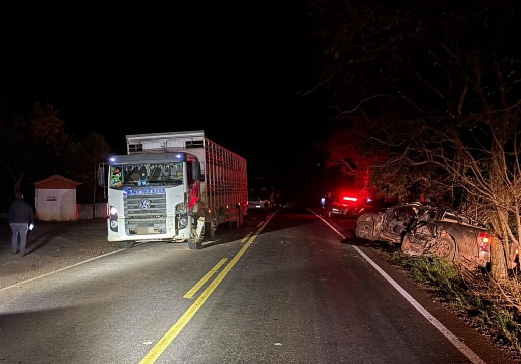 Motorista de 69 anos morre em colisão entre caminhonete e caminhão na SC-283