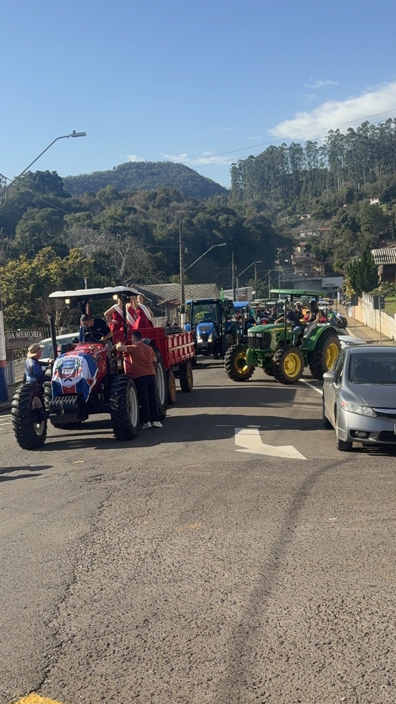 Piratuba Faz História com o 1º Tratoraço da Festa do Agricultor!