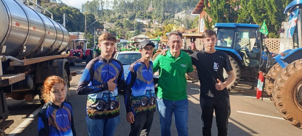 Piratuba Faz História com o 1º Tratoraço da Festa do Agricultor!